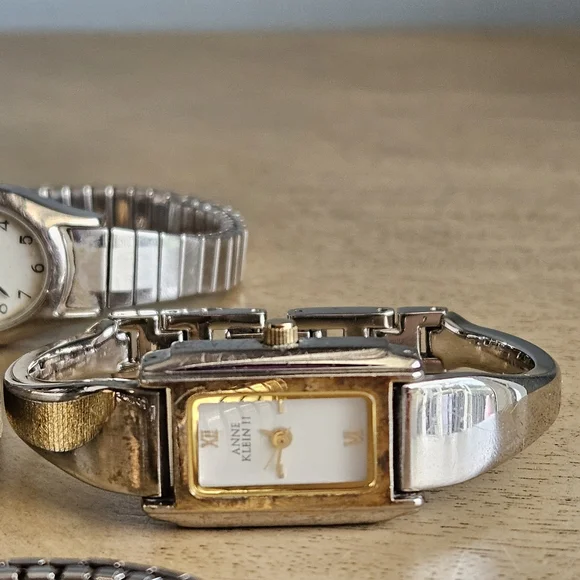 Watch Lot Vintage to Y2K for TLC Scrap Benrus Anne Klein Avon Timex Sharp - Picture 10 of 11